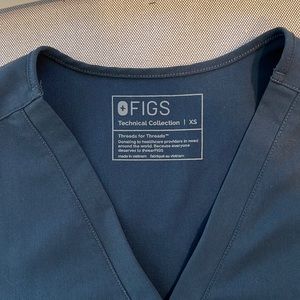 Figs scrub top